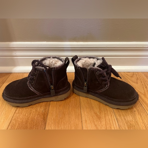 Ugg Neumel booties in toddler size 8 - Picture 4 of 4